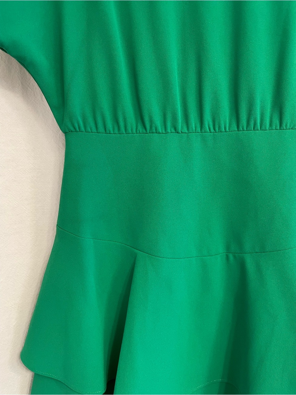 Alice + Olivia “Palmira” Green Tiered Ruffle Mini Dress, size 6 - Picture 3 of 11
